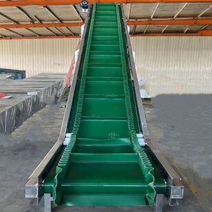 kaufen NN100 Wellblech-Seitenwand-Schrägförderband mit 1500 mm Bandbreite und 2-10 Lagen für den Transport bei großen Neigungen online manufacture