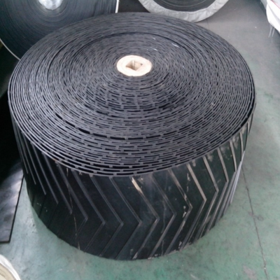 OEM ODM Kautschuk Herringbone Muster Förderband 500mm Breite mit 0-40° Neigung Winkel